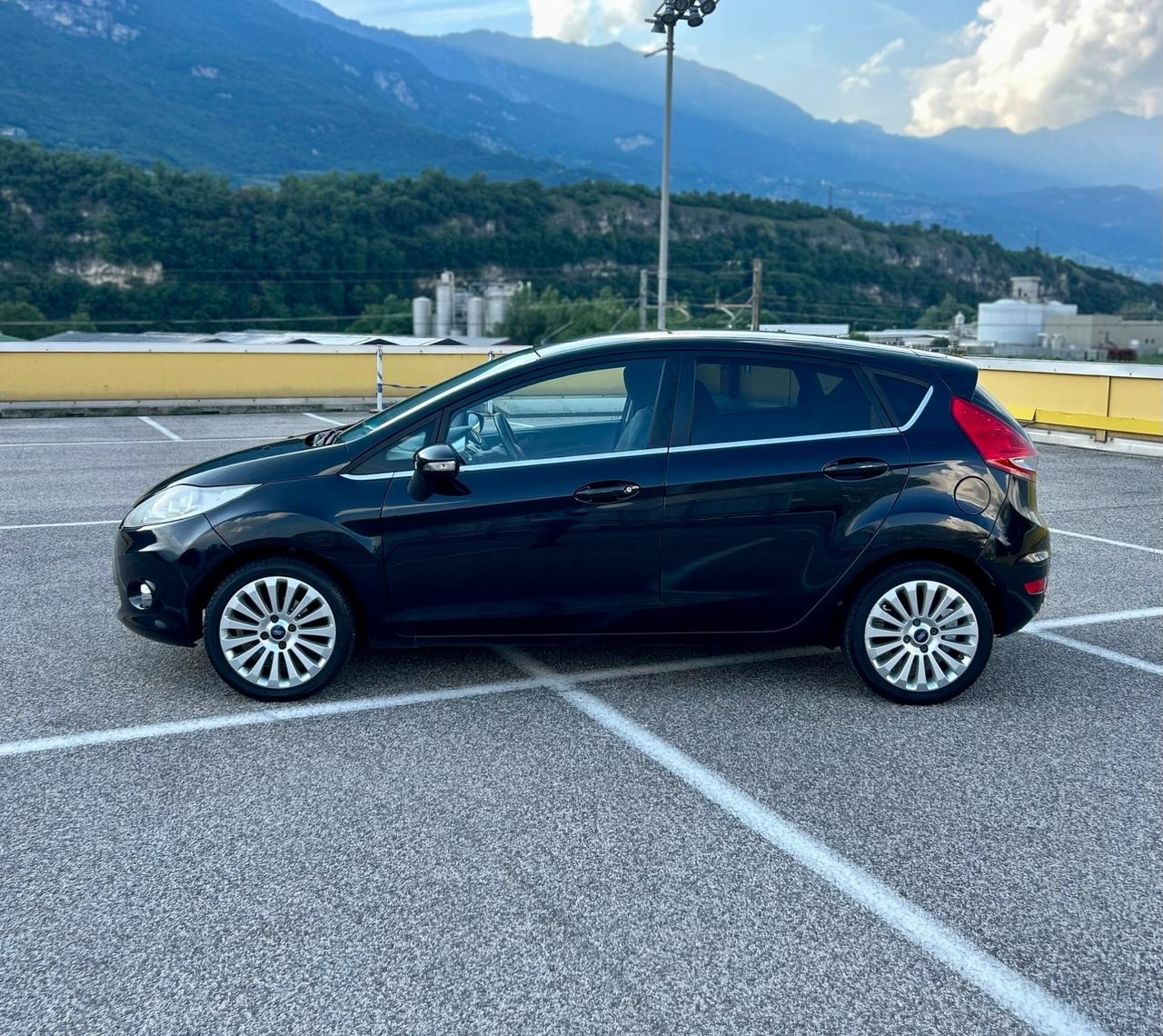 Ford Fiesta Titanium 1.2 82CV 5 porte Neopatentati