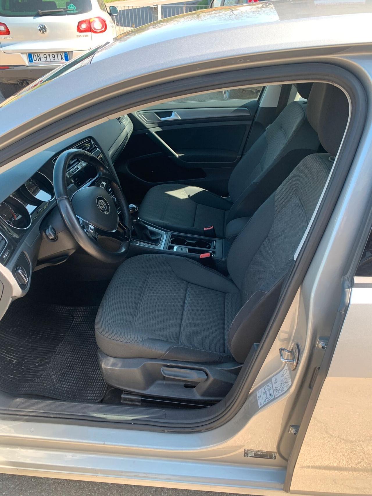 Volkswagen Golf neo patentati,full optional, tutto tagliandato, 195000 km, anno 2018, unico proprietario, euro 6