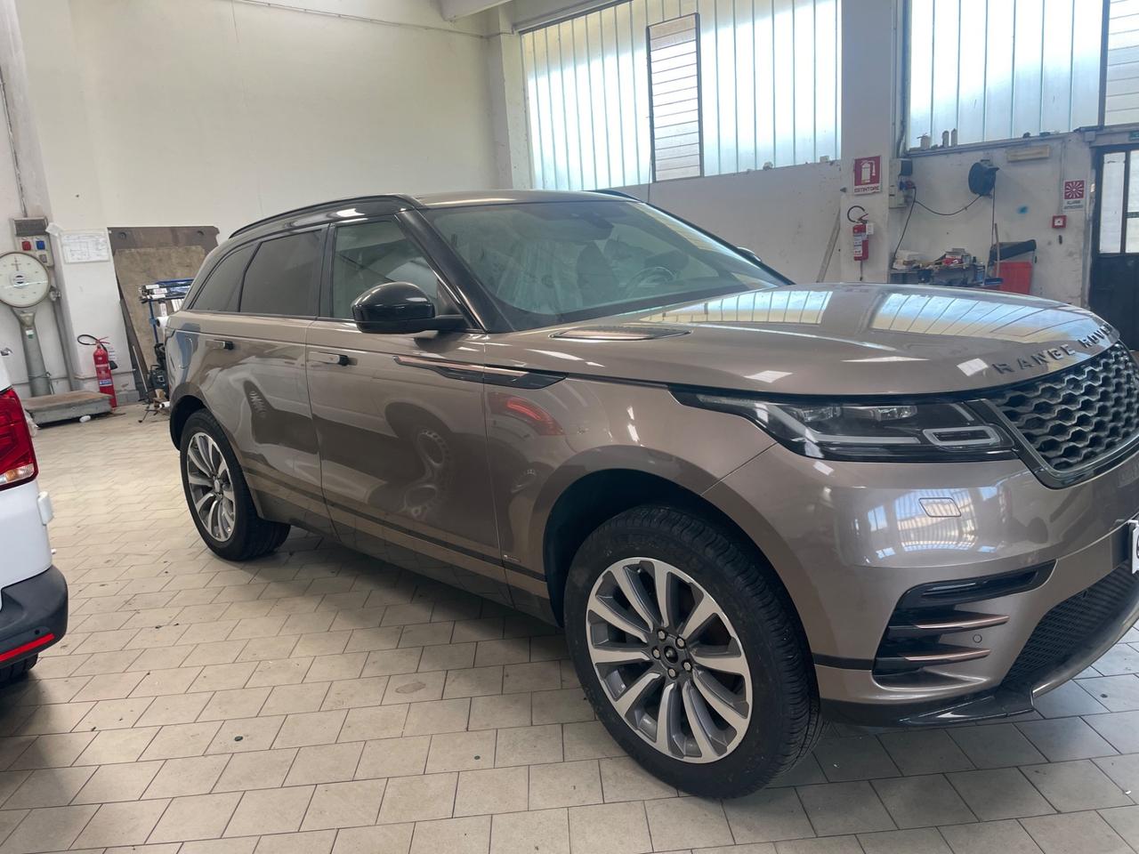 Land Rover Range Velar 2.0D I4 240 CV R-Dynamic Tetto Motore da Sostituire