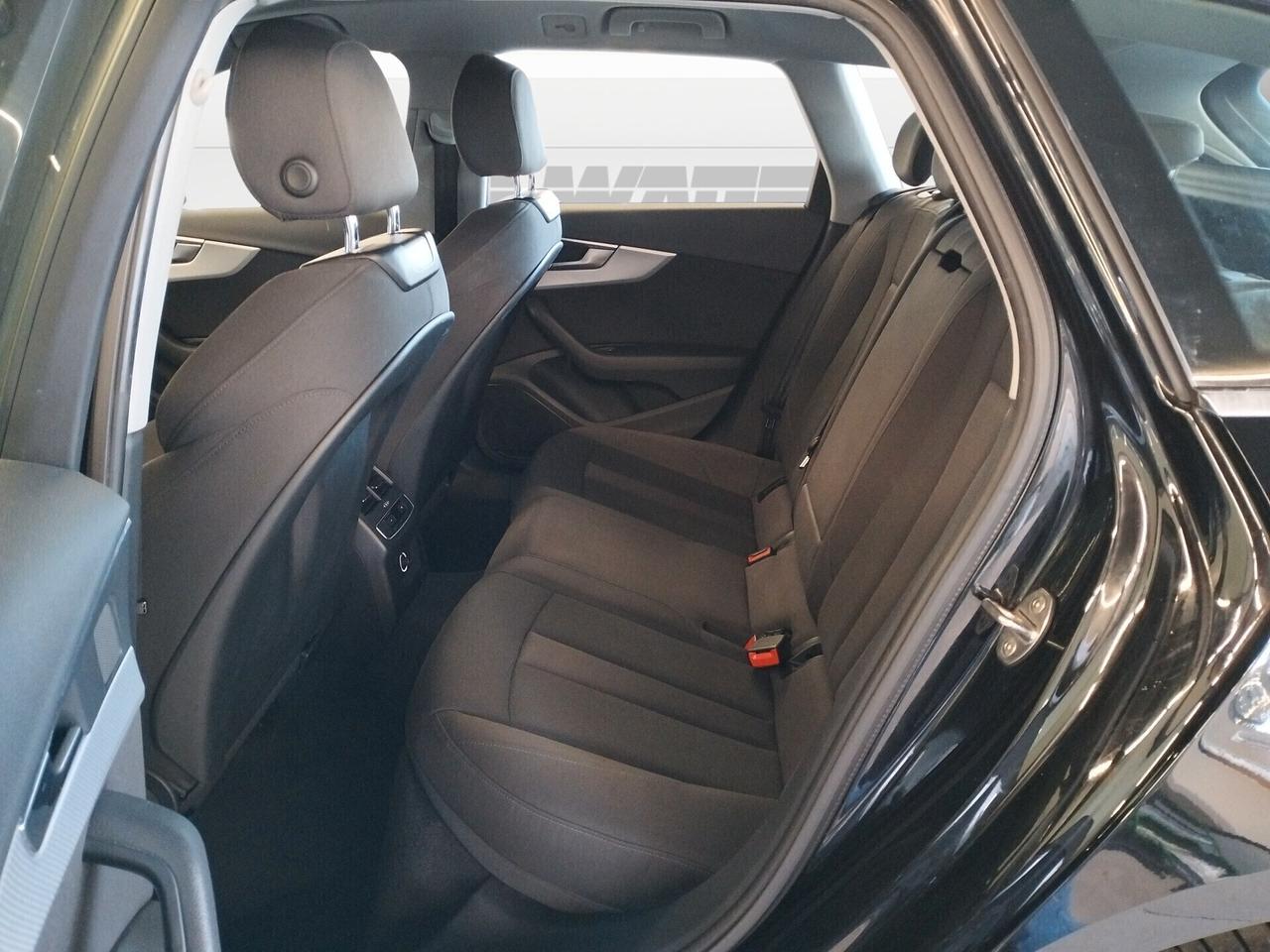 Audi A4 Avant 30 TDI S tronic Business