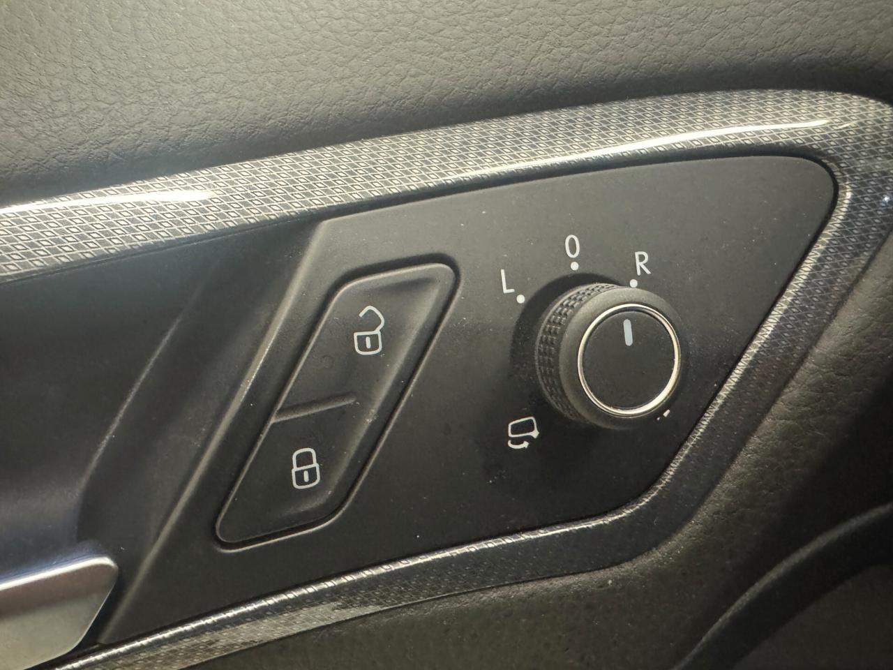 VOLKSWAGEN Golf 1.0 115 CV 5p. R-LINE **UNICO PROPRIETARIO**