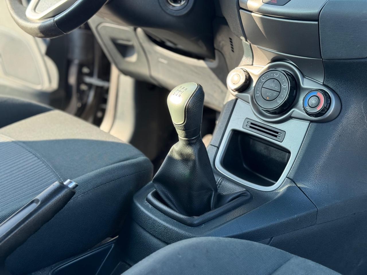 FORD FIESTA 1.2 BENZINA NEO PATENTATI KM REALI 12MESI DI GARANZIA