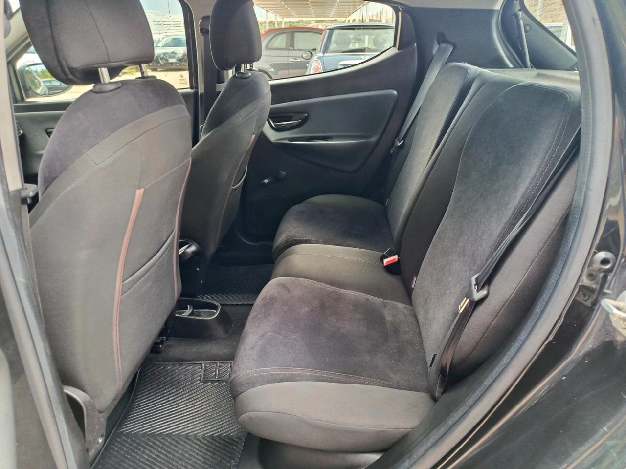 Lancia Ypsilon 1.3 MJT 16V 95 CV 5 porte S&S Platinum Tetto apribile