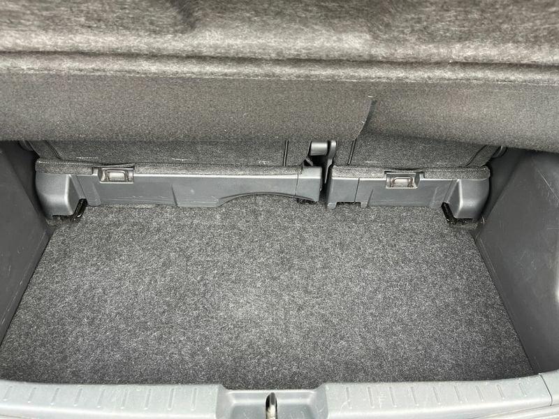 Toyota Yaris II 2005 5p 1.3 dual Sol
