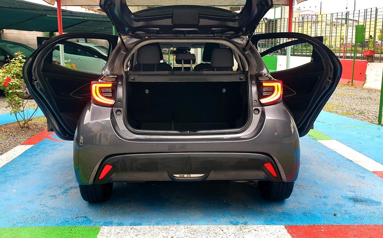 TOYOTA YARIS 1.5 BENZINA/HYBRID DICEMBRE 2022.FULL OPTIONAL