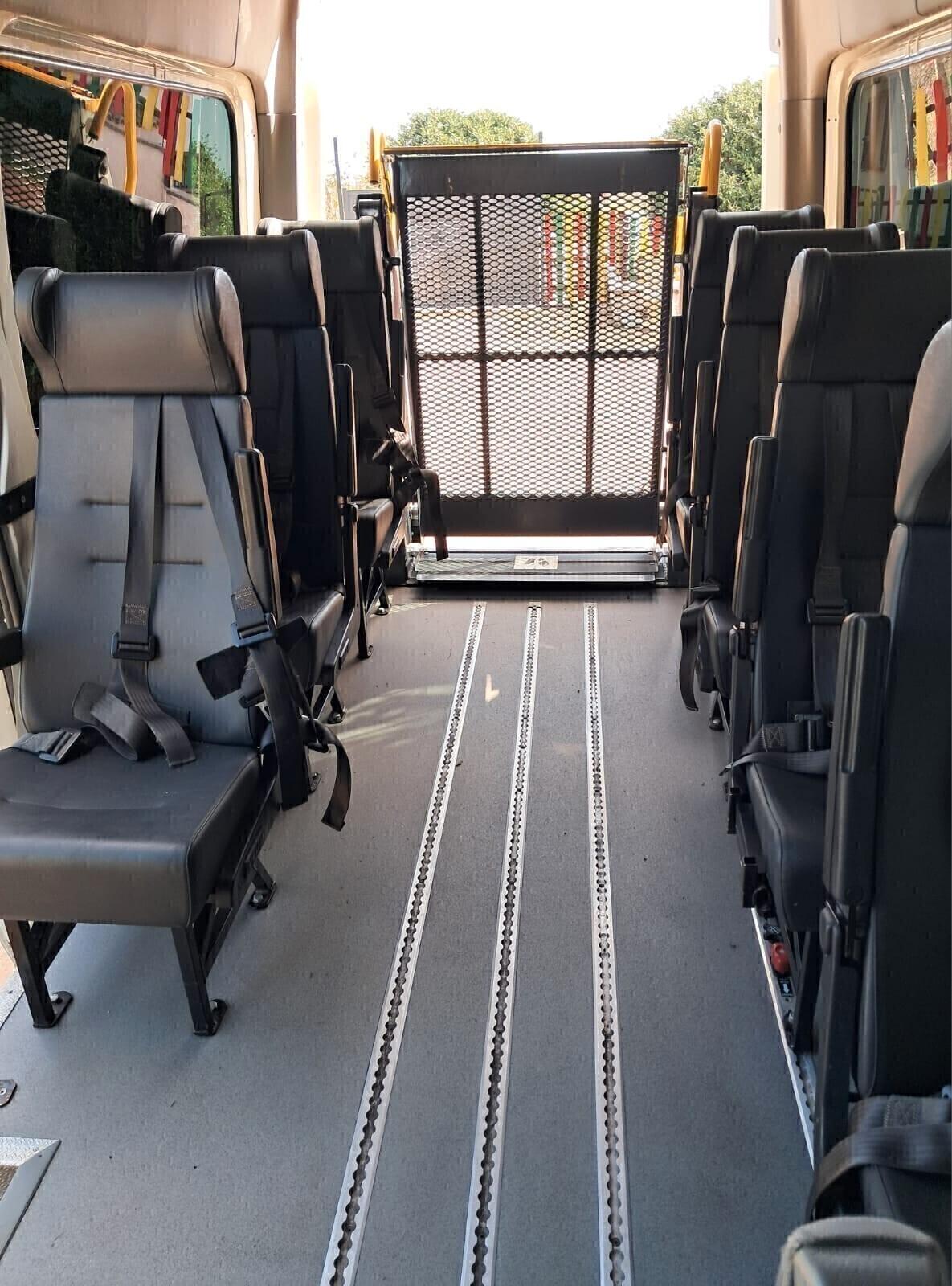 Volkswagen Crafter VW 9 POSTI TETTO ALTO TRASPORTO DISABILI PEDANA ELETTROIDRAULICA