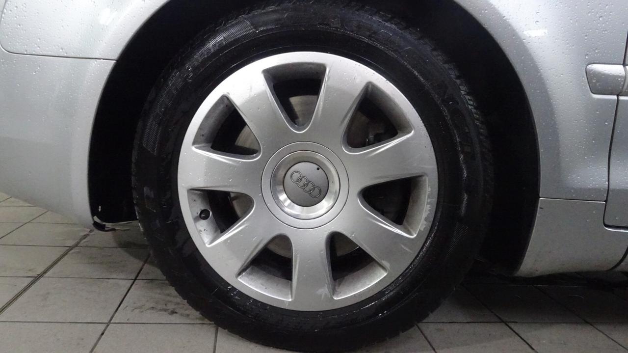 Audi A4 Cabriolet 2.4 V6 30V cat