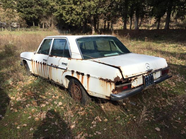 MERCEDES 220 Berlina cambio al Volante