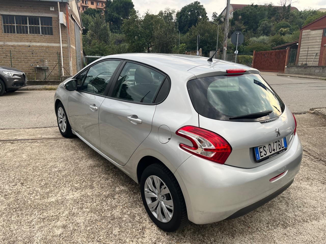 Peugeot 208 1.4 HDi 68 CV 5 porte Business