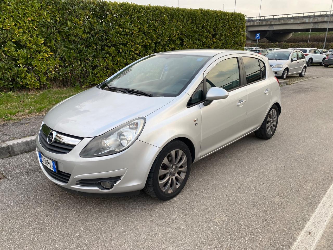 Opel Corsa 1.2 benzina GPL valido 2030