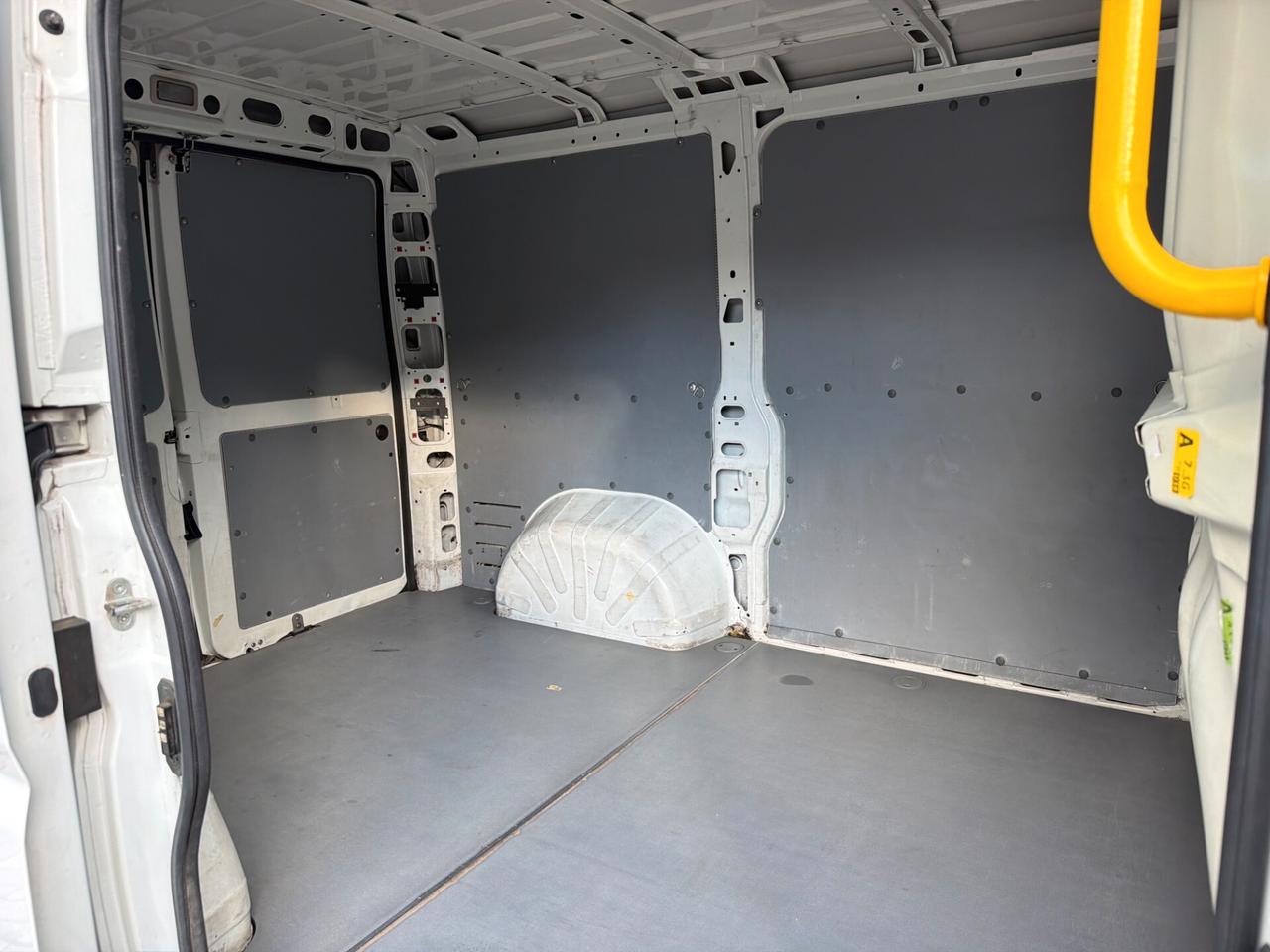 Peugeot Boxer 328 2.2 BlueHDi 120 S&S PC-TN Furgone