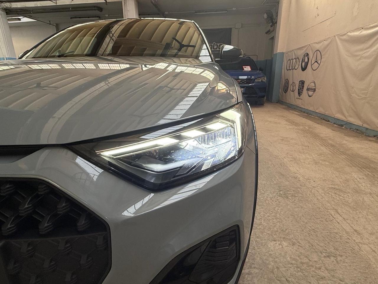 Audi A1 citycarver 30 TFSI Identity Contrast