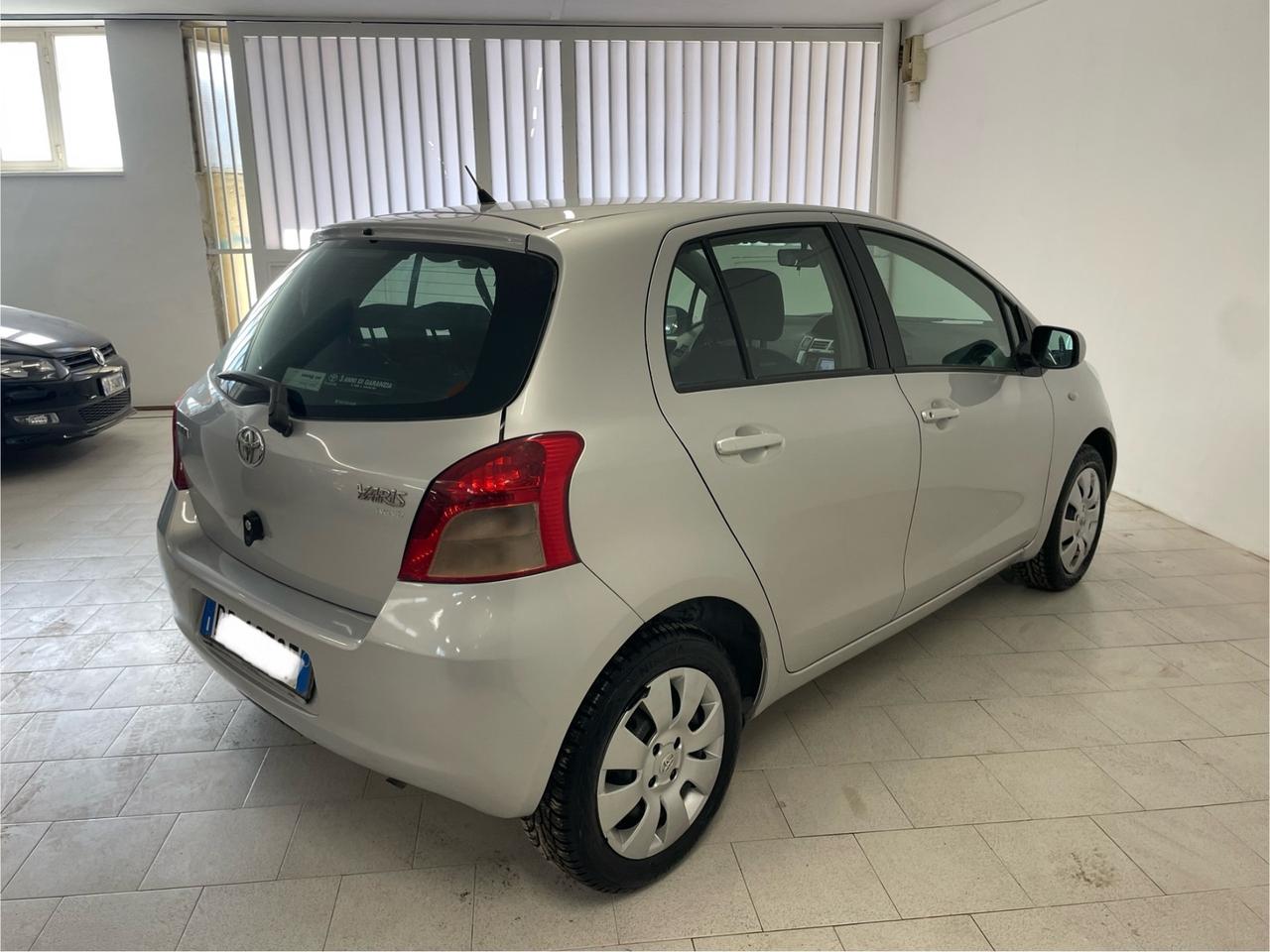 Toyota Yaris 1.0 5 porte Navi km 139.000 Perfetta !
