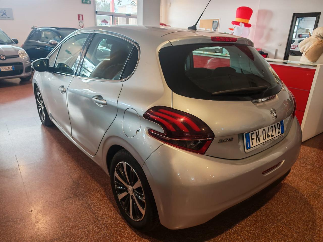 Peugeot 208 PureTech 82 5p. GPL Allure