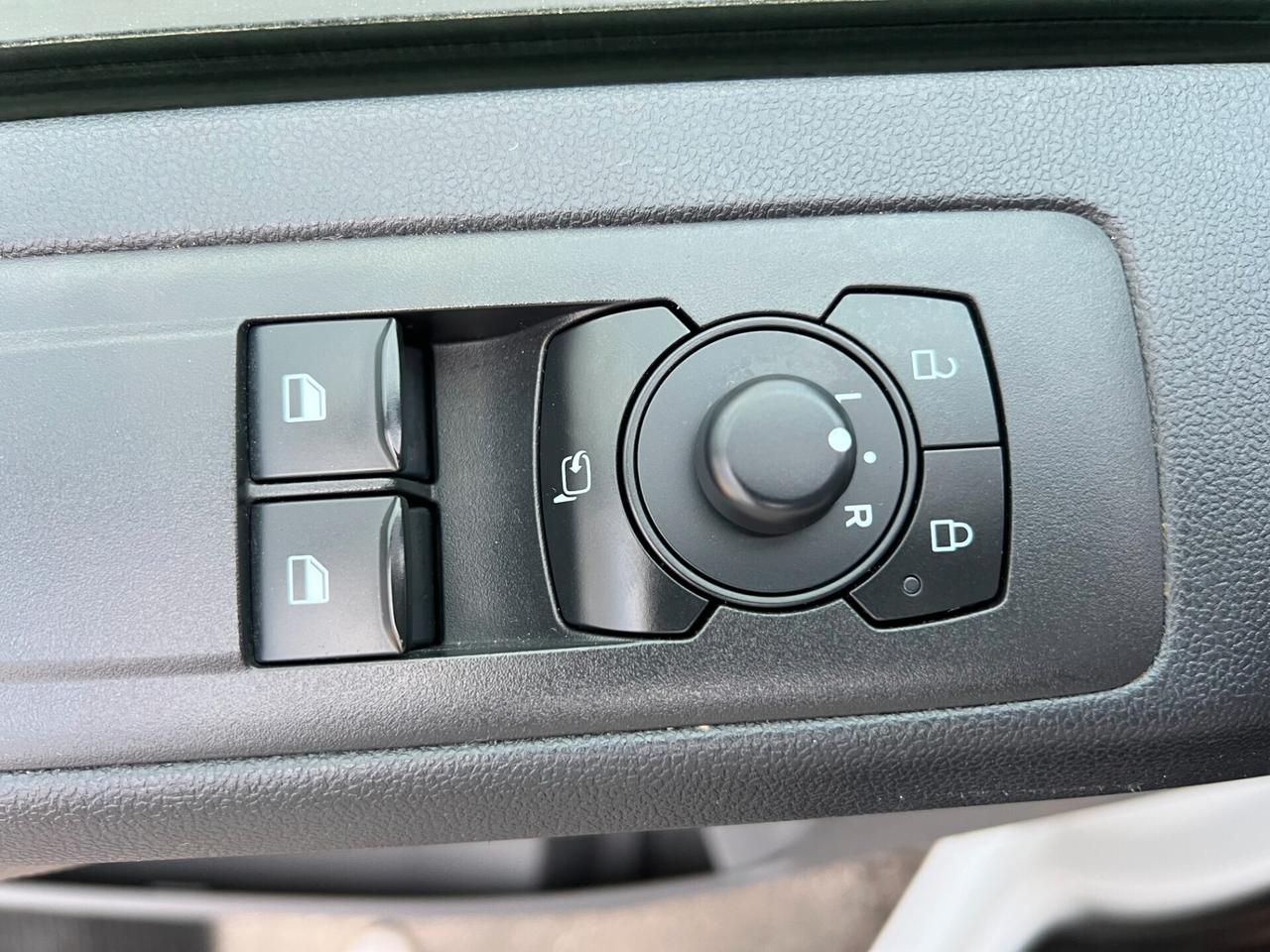 FORD TRANSIT CUSTOM PASSO LUNGO / UNICO PROPRIETARIO