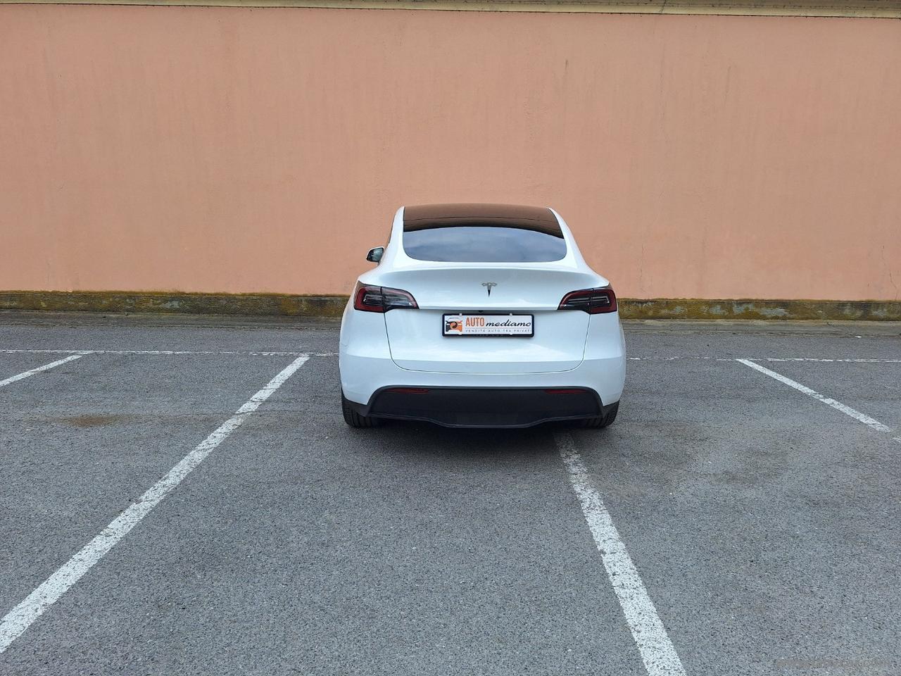 TESLA Model Y STANDARD RANGE RWD TETTO