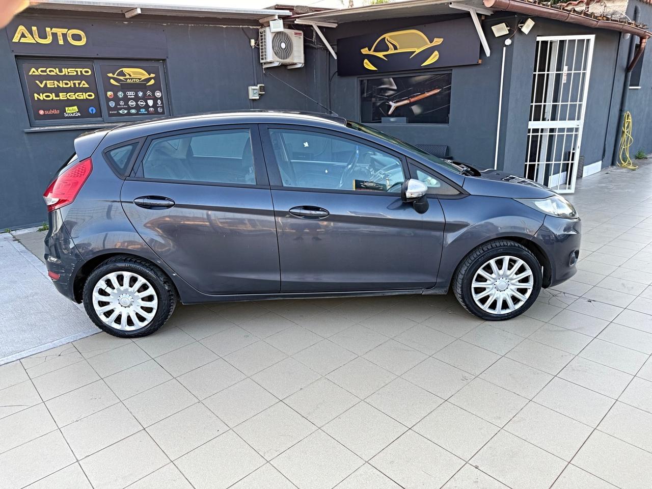 Ford Fiesta 1.4 5 porte Bz.- GPL Titanium Garanzia 12 Mesi