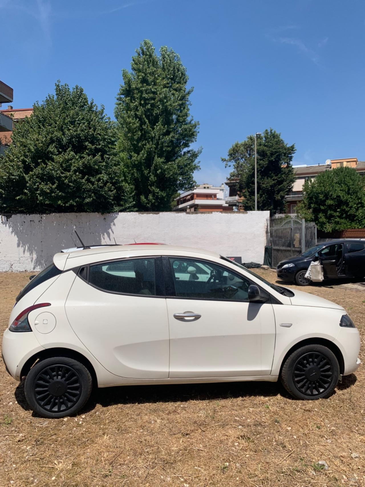 Lancia Ypsilon 1.0 FireFly 5 porte S&S Hybrid Silver Plus