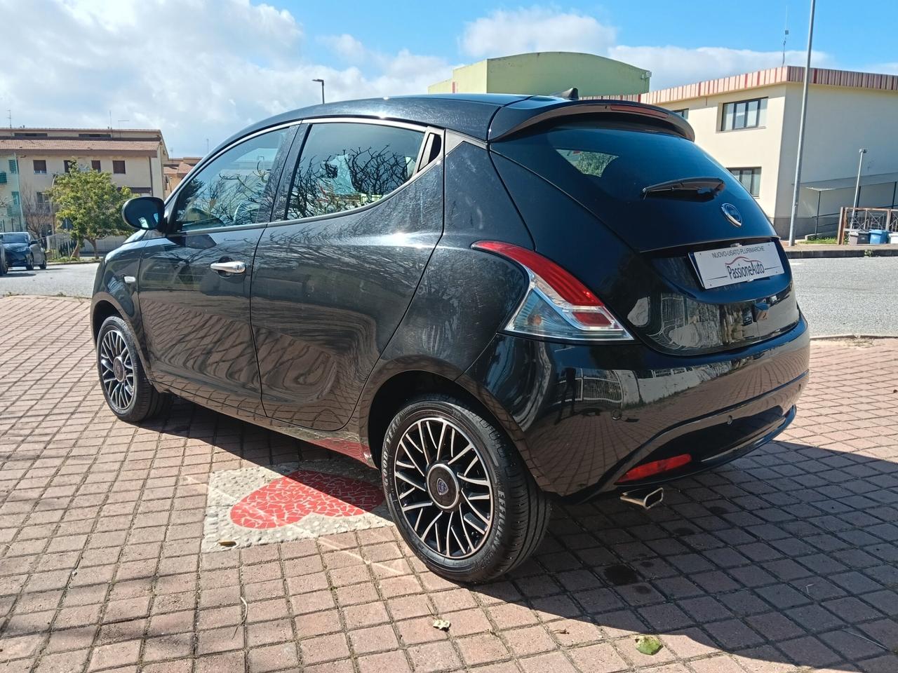 Lancia Ypsilon 1.0 FireFly 5 porte S&S Hybrid Platino