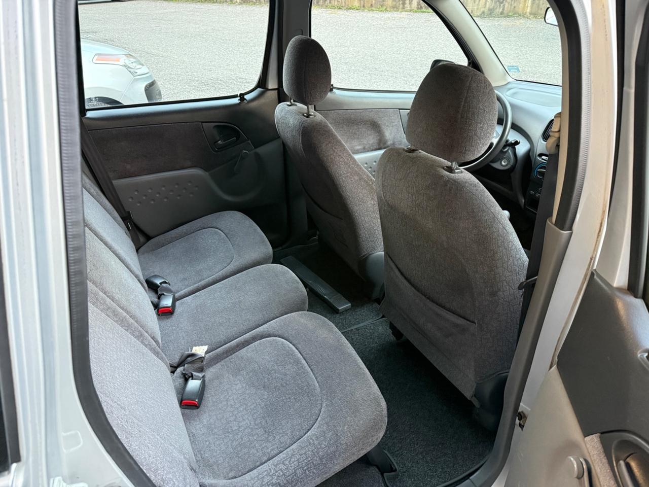 Toyota Yaris 1.3i 16V cat 5 porte Luna