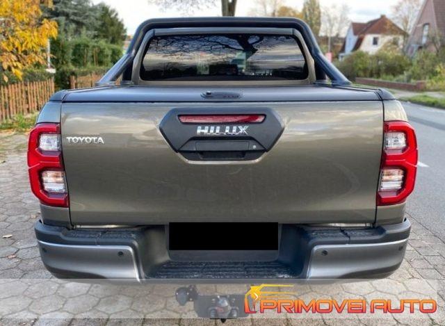 TOYOTA Hilux 2.8 D A/T 4WD 4 porte Double Cab Invincible