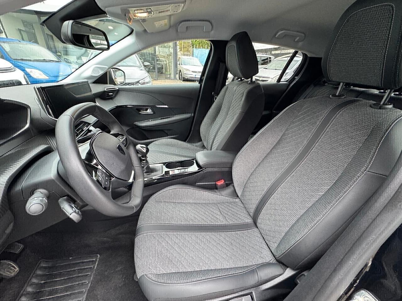 PEUGEOT 208 2025 1.2 BNZ 15000KM 101CV ALLURE