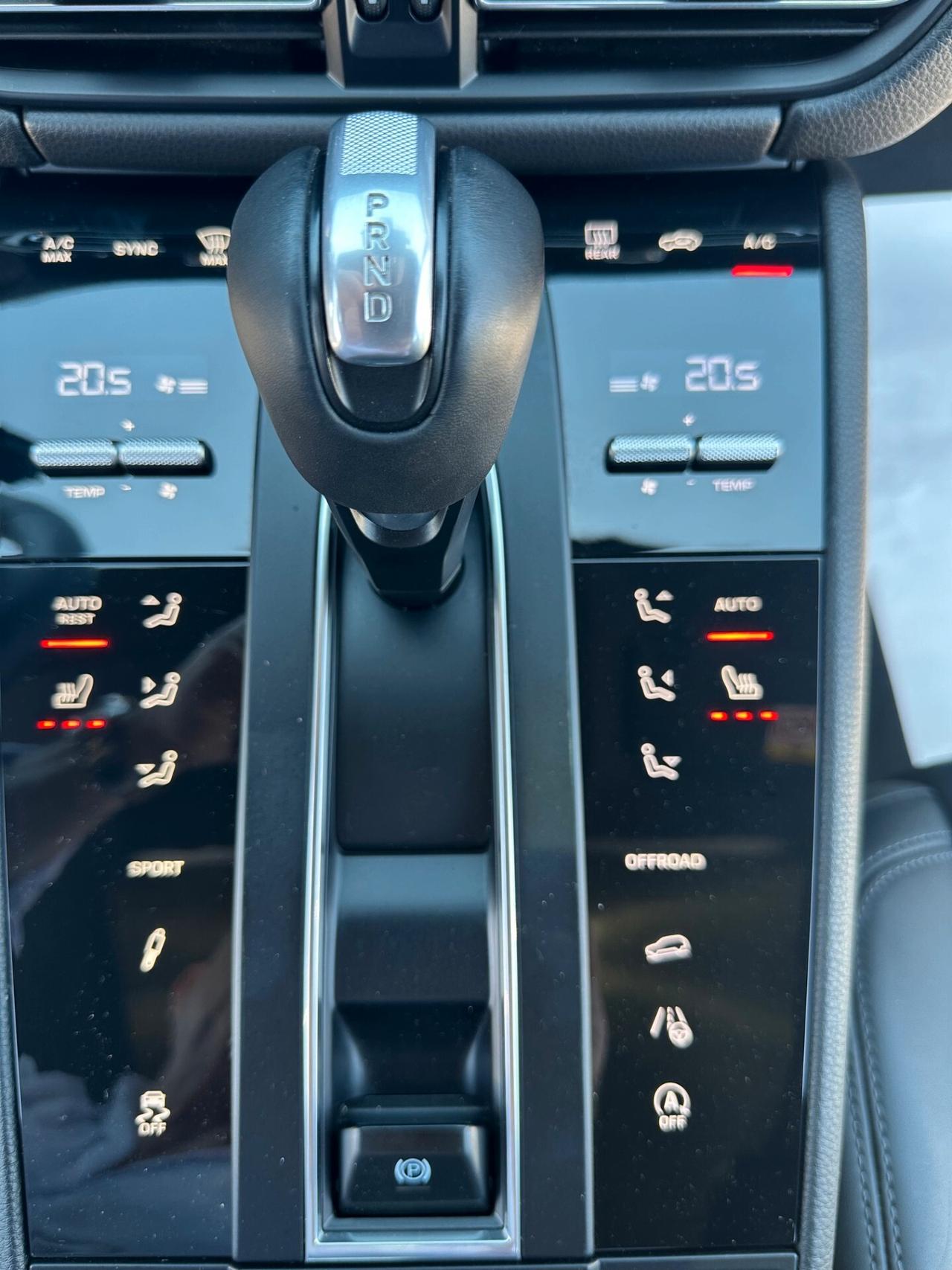Porsche Macan 2.0 /tetto/pasm/carplay/full