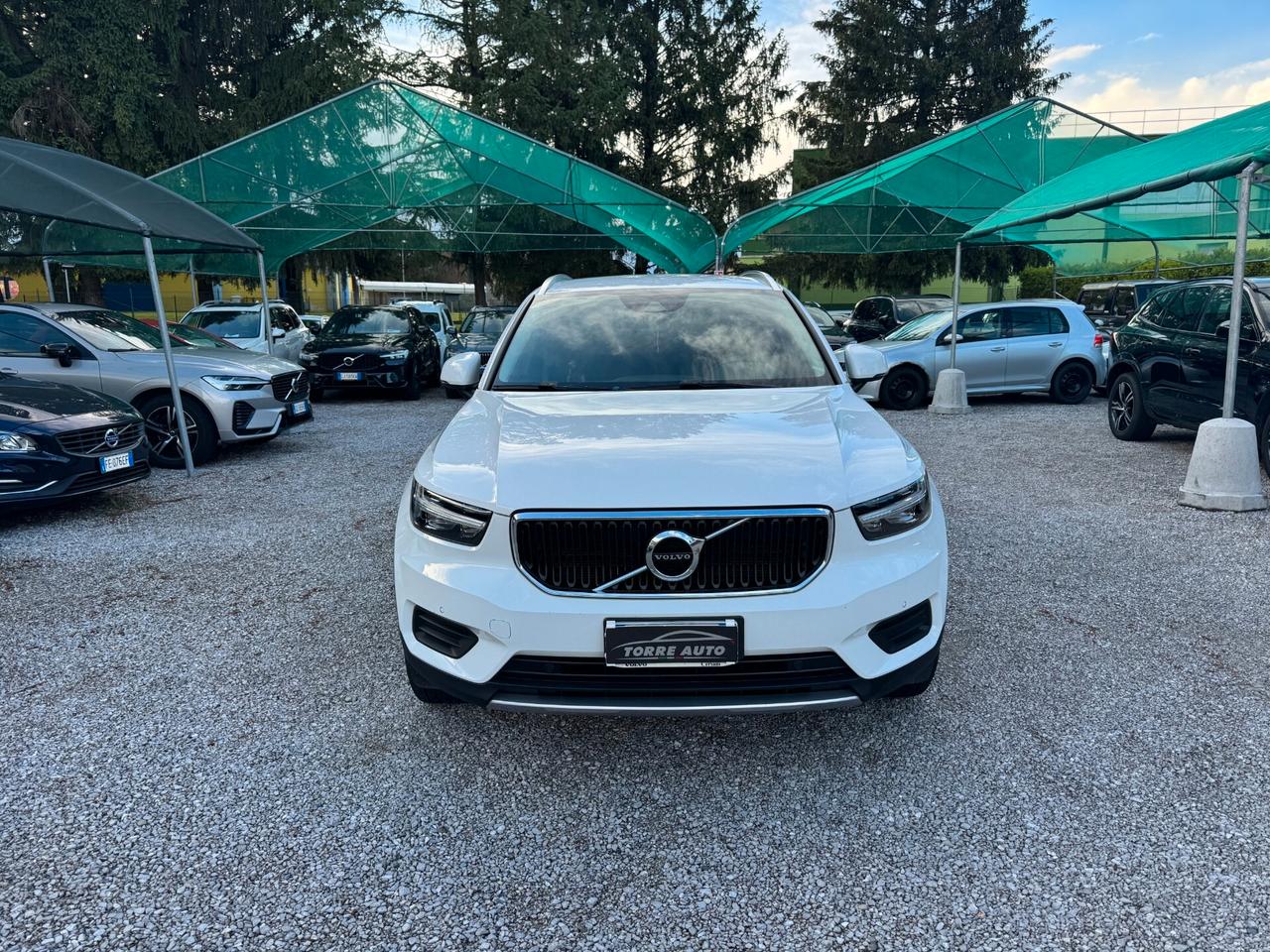 Volvo XC40 T2 automatico MOMENTUM PRO