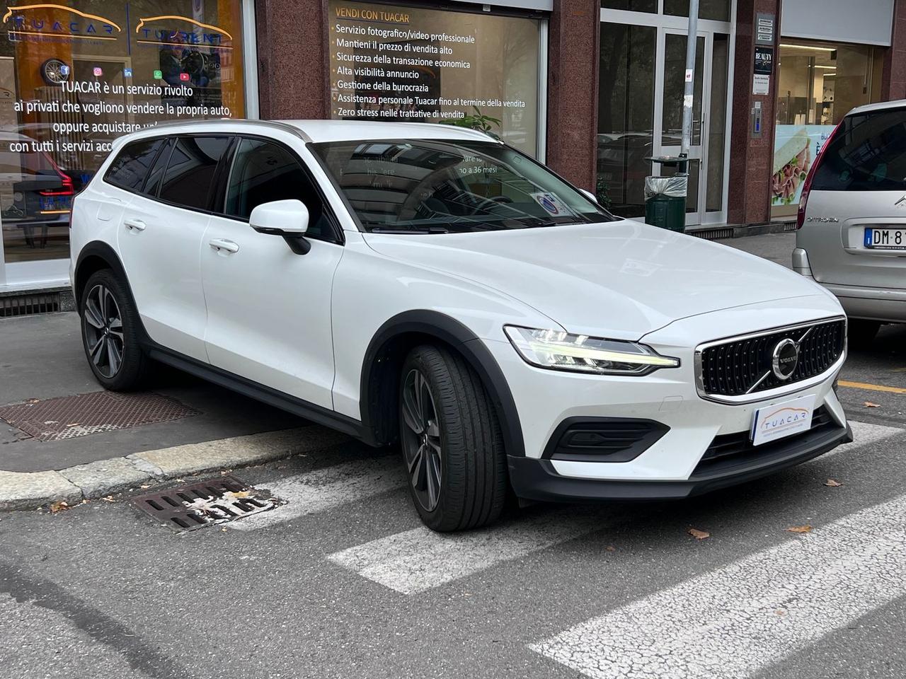 Volvo V60 Core 2.0 B4 MHEV #7114