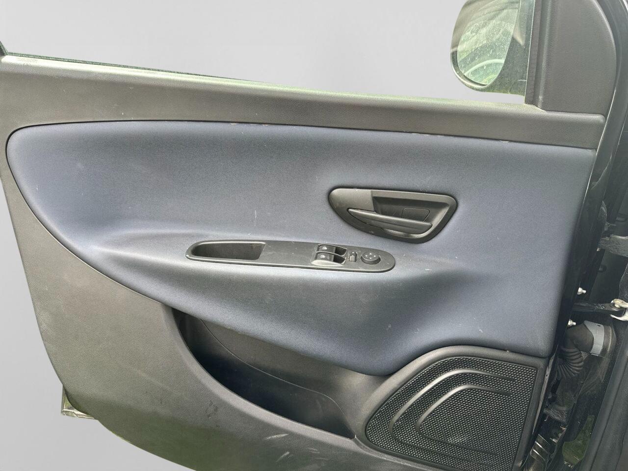 LANCIA Ypsilon III 2021 - Ypsilon 1.0 firefly hybrid Silver Plus s&s 70cv