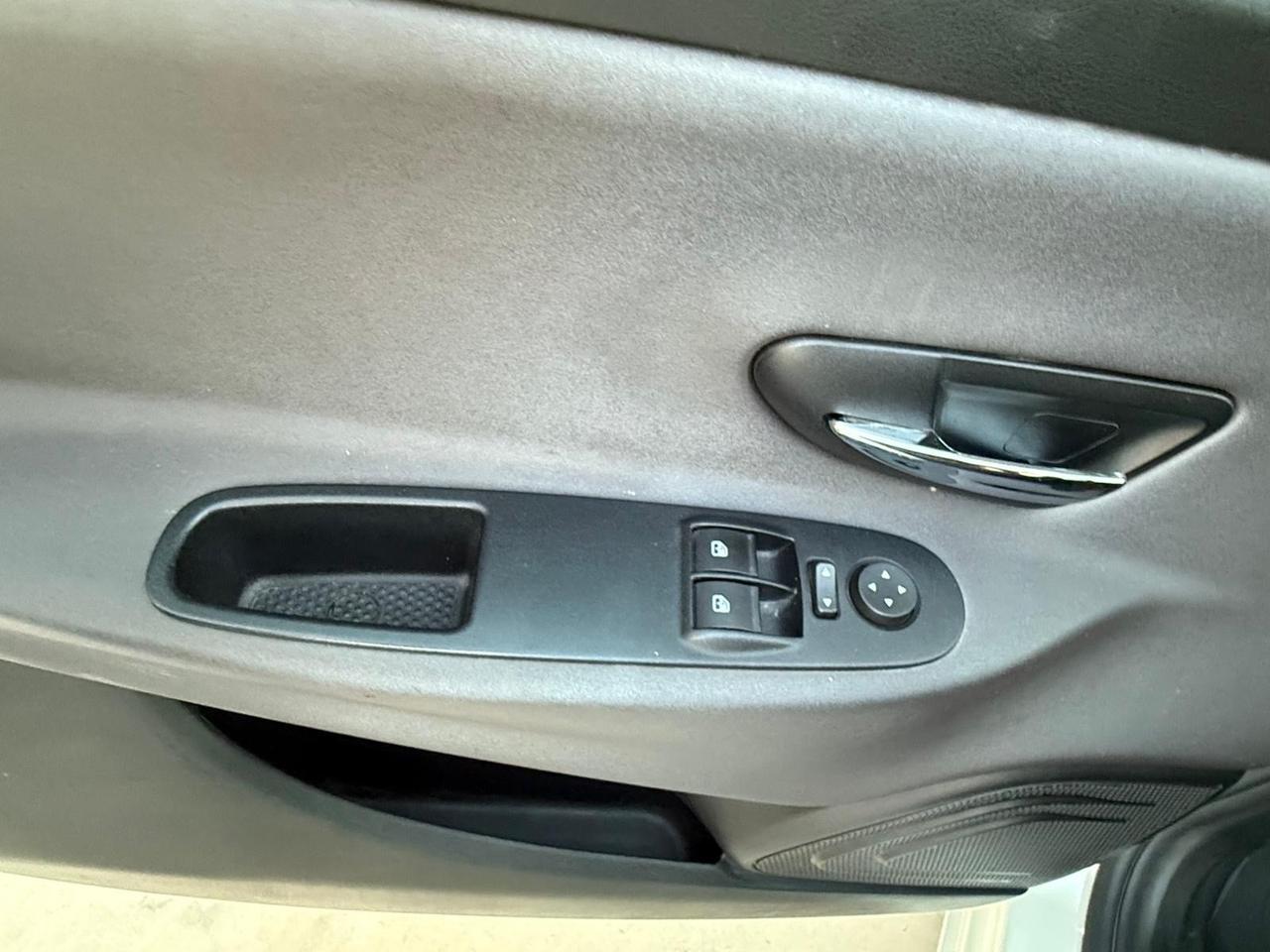 Lancia Ypsilon 0.9 TwinAir 85 CV 5 porte S&S Platinum