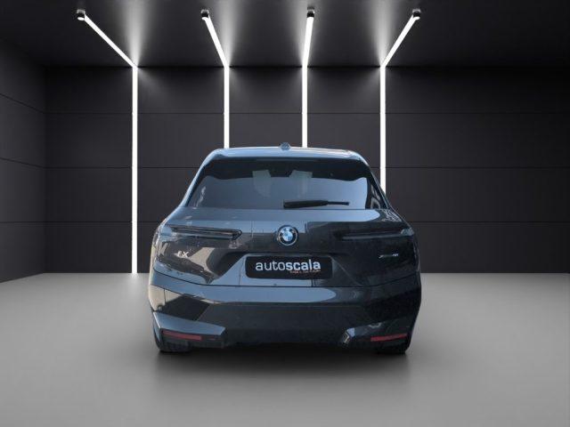BMW iX xDrive40 Pacchetto Sportivo