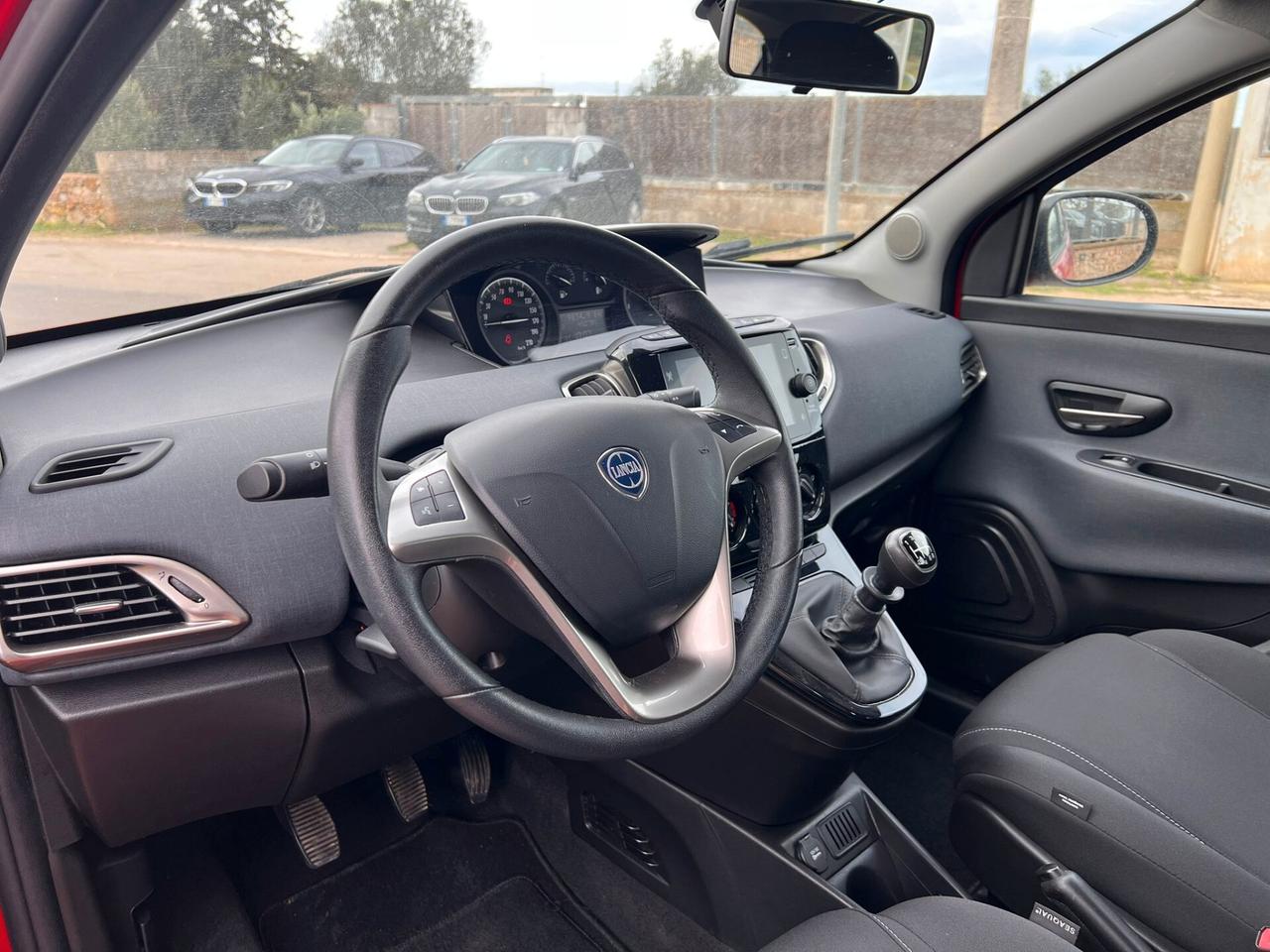 Lancia Ypsilon 1.0 FireFly 5 porte S&S Hybrid Ecochic Gold