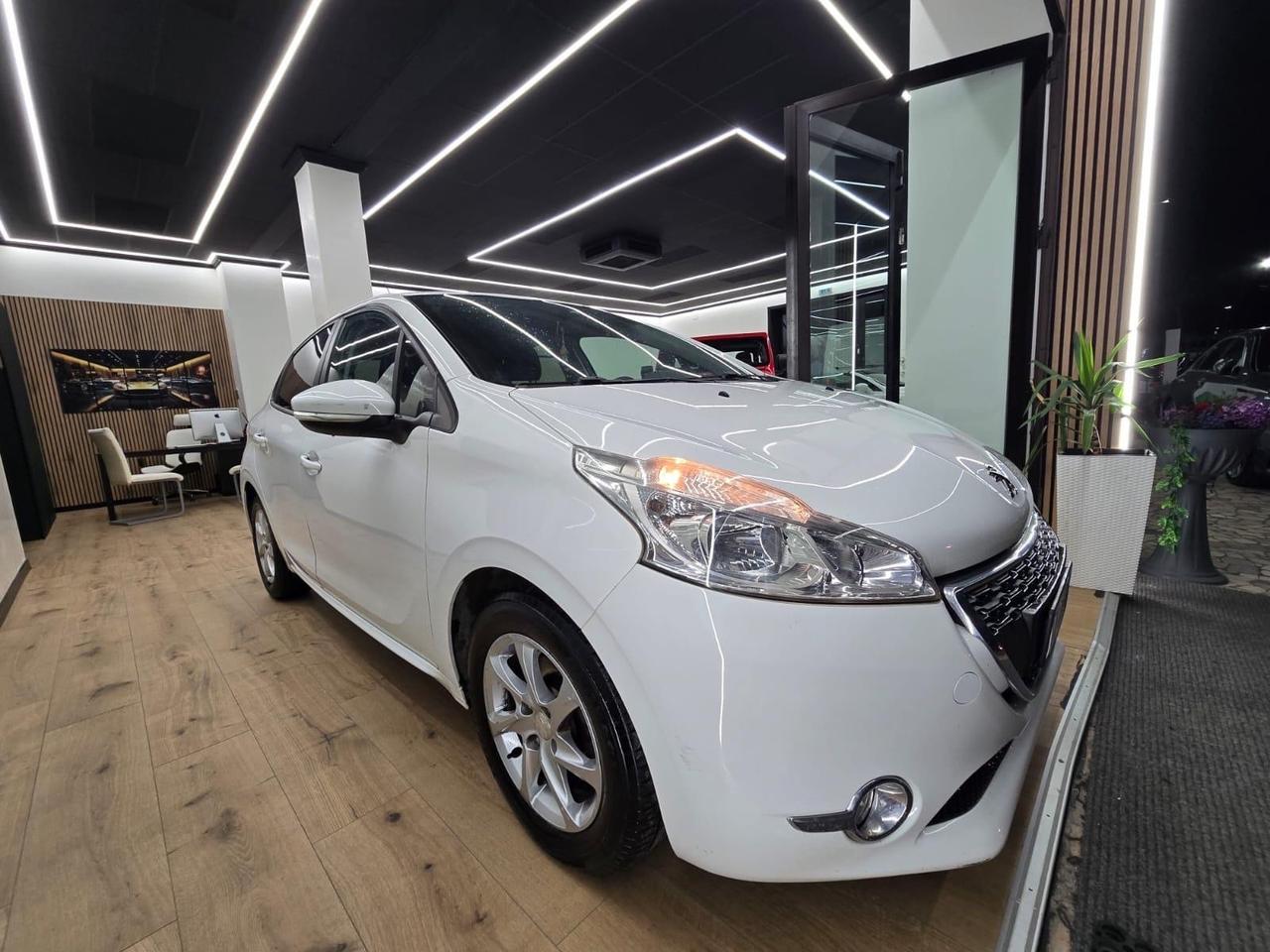 Peugeot 208 1.4 HDi 68 CV 5 porte Allure