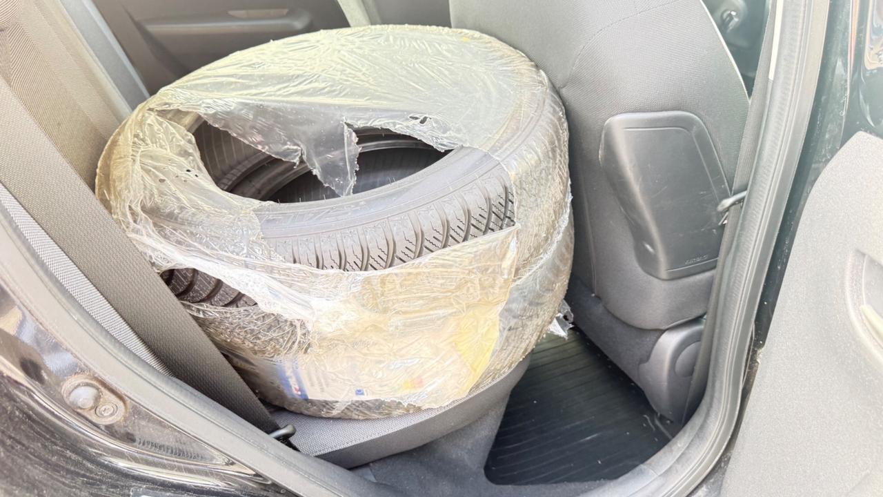 Toyota Aygo Connect 1.0 VVT-i 72 CV 5 porte x-play LED NAVI KAMERA CERCHI 16 PDC BLUETOOTH