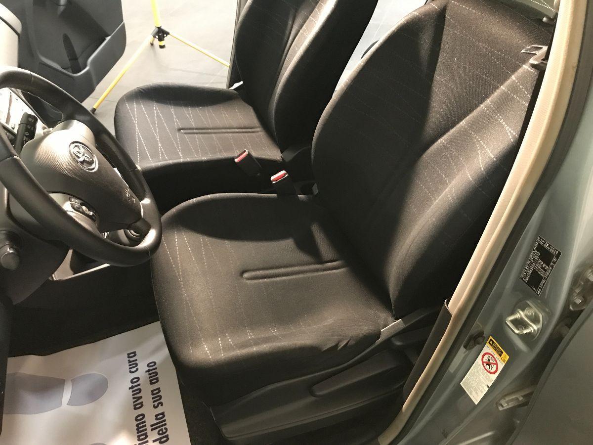 TOYOTA Yaris 1.0 5p. Sol