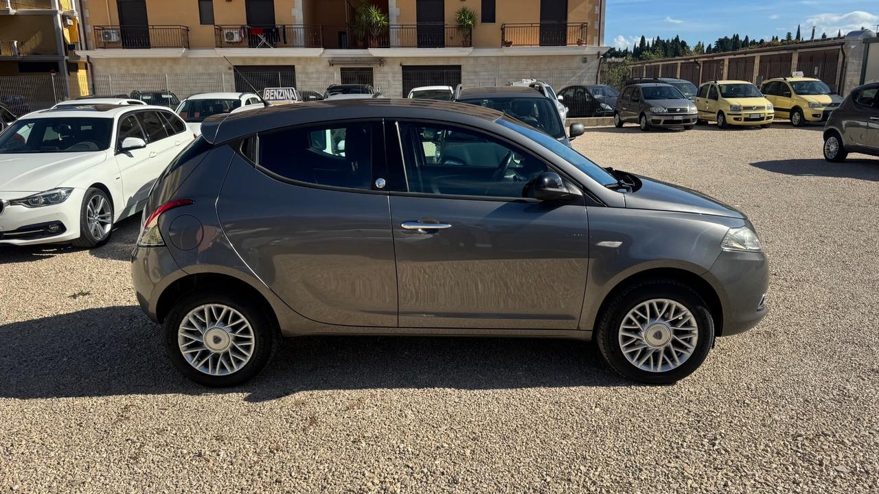 Lancia Ypsilon 0.9 TwinAir 85 CV 5 porte Metano Ecochic Gold