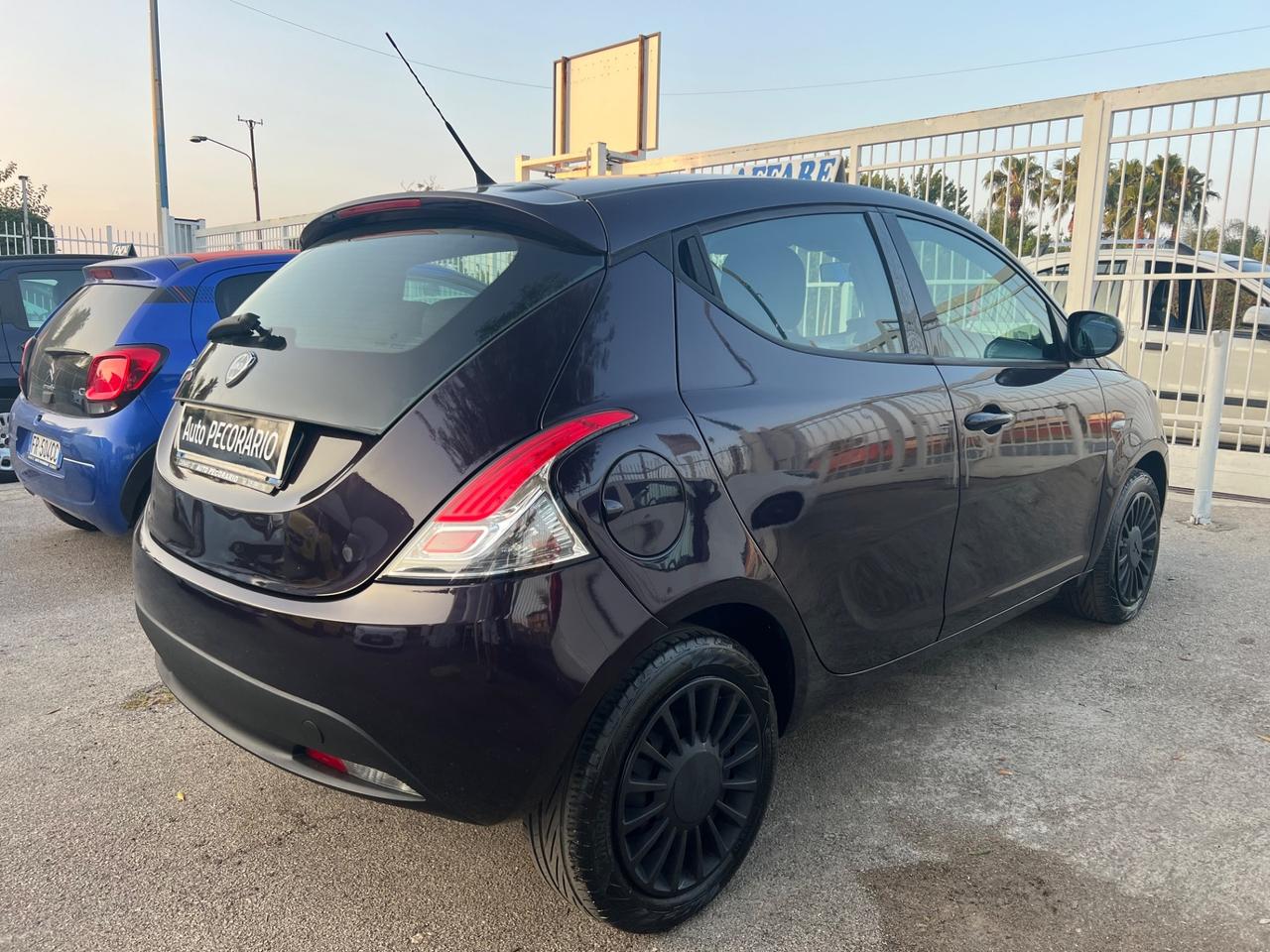 Lancia Ypsilon 1.2 69 CV 5 porte GPL Ecochic Silver