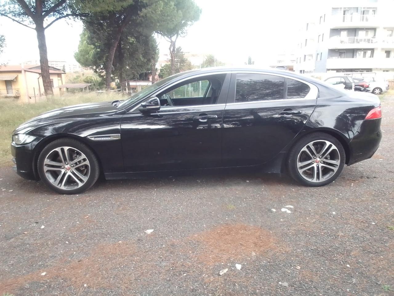Jaguar XE 2.0 D 180 CV Pure