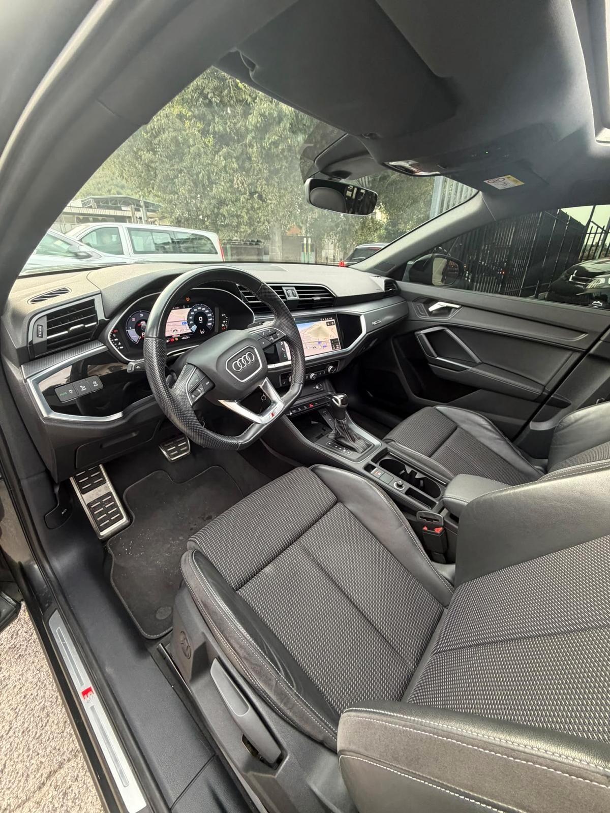 Audi Q3 35 TDI S tronic Identity Black