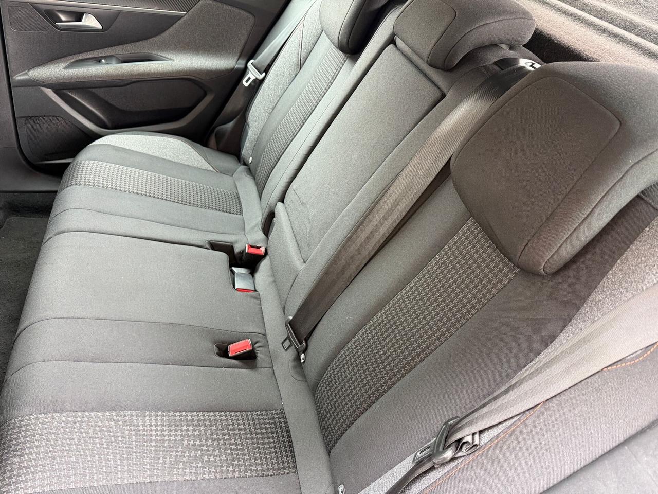 Peugeot 3008 BlueHDi 130 S&S Business