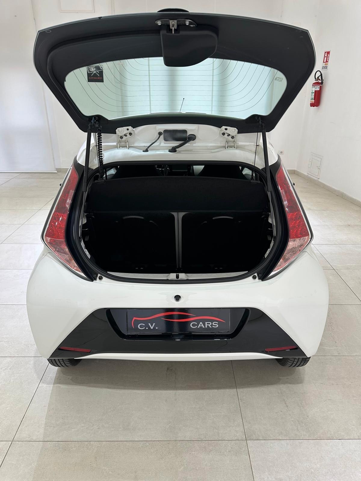 TOYOTA AYGO UNICO PROPRIETARIO GUIDABILE DA NEOPATENTATI