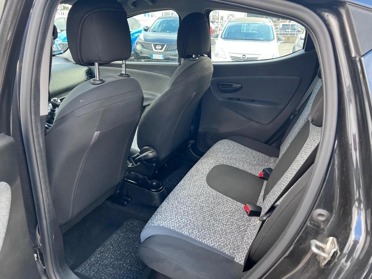 Lancia Ypsilon 1.2 69 CV 5 porte S&S Black and Noir