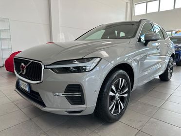 VOLVO XC60 B4 (d) AWD automatico Momentum Pro
