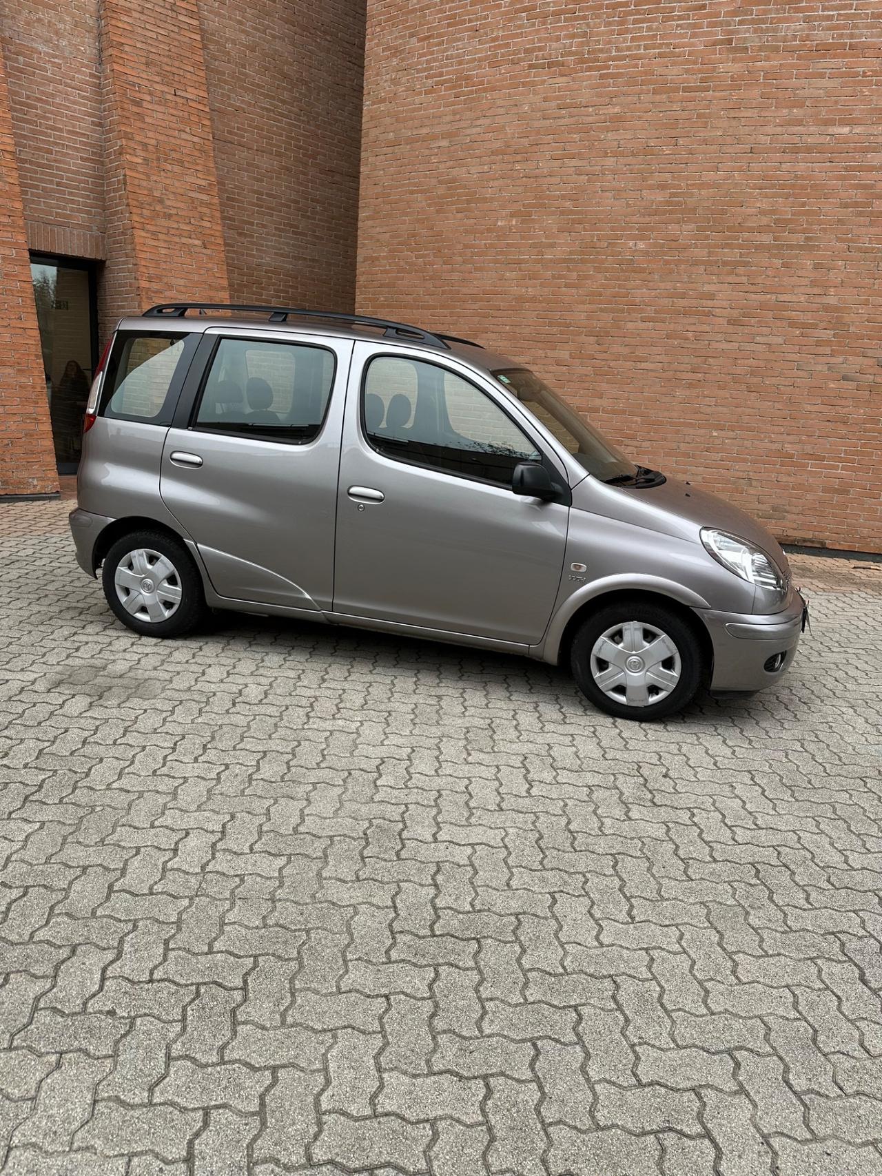 Toyota Yaris Verso 1.3i 16V cat Sol '03