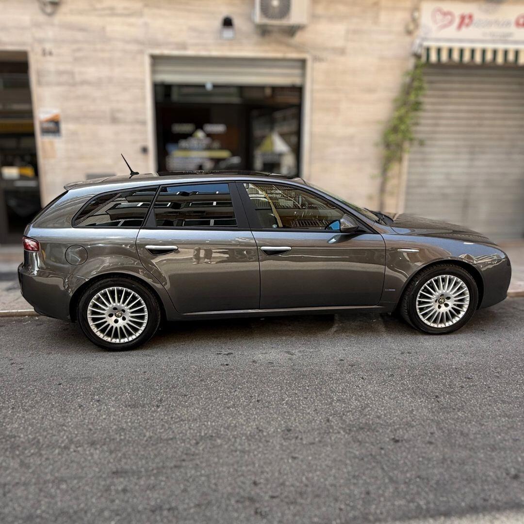 Alfa Romeo 159 1.9 JTDm 16V Sportwagon Exclusive