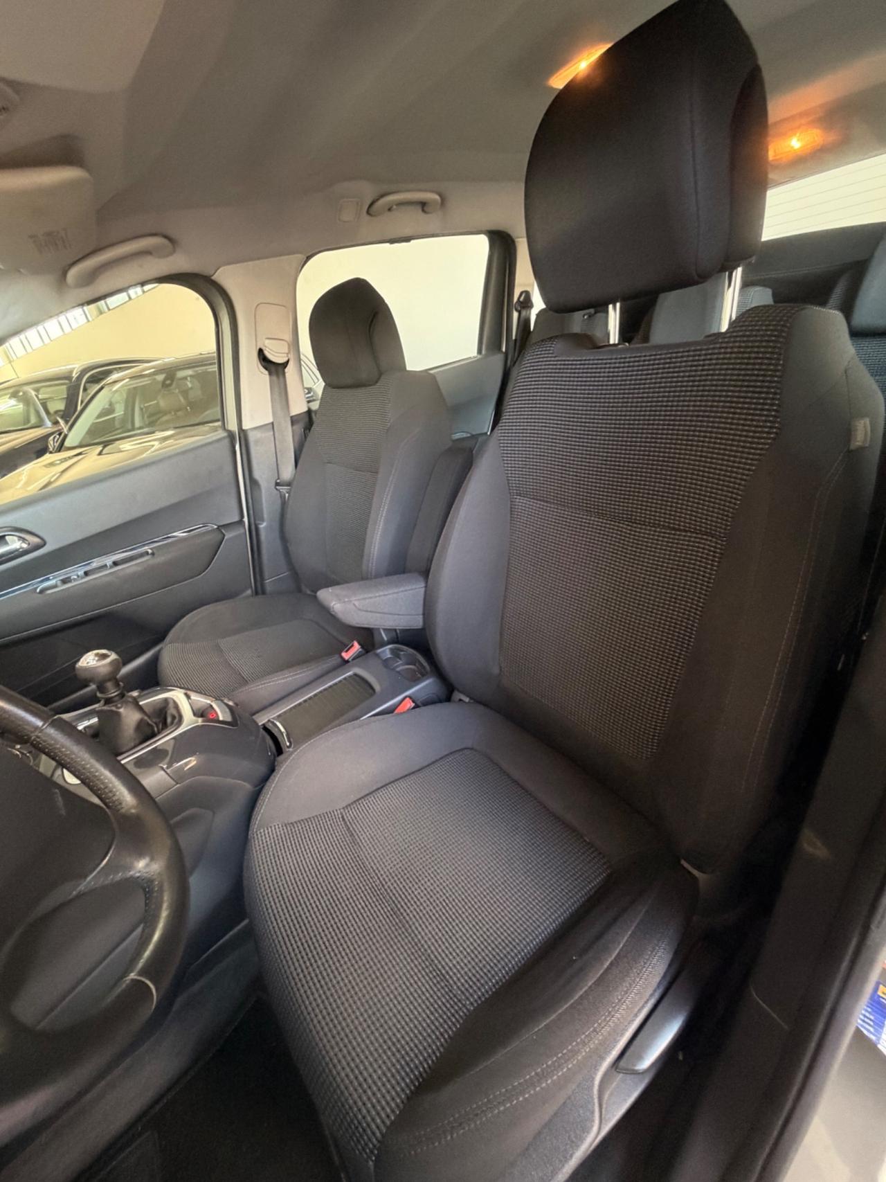 Peugeot 5008 1.6 HDi 112CV 7 posti