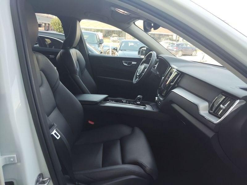 Volvo XC60 XC60 B4 (d) AWD automatico Plus Dark