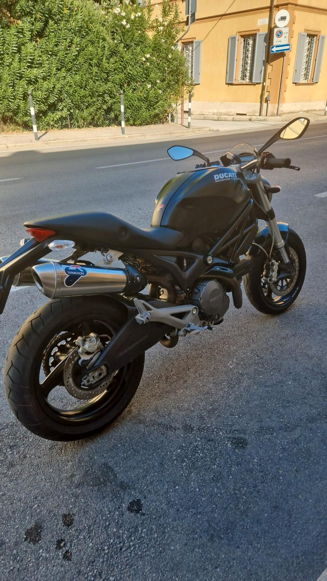 DUCATI MONSTER 696 NERO OPACO 04/2009 km 27000