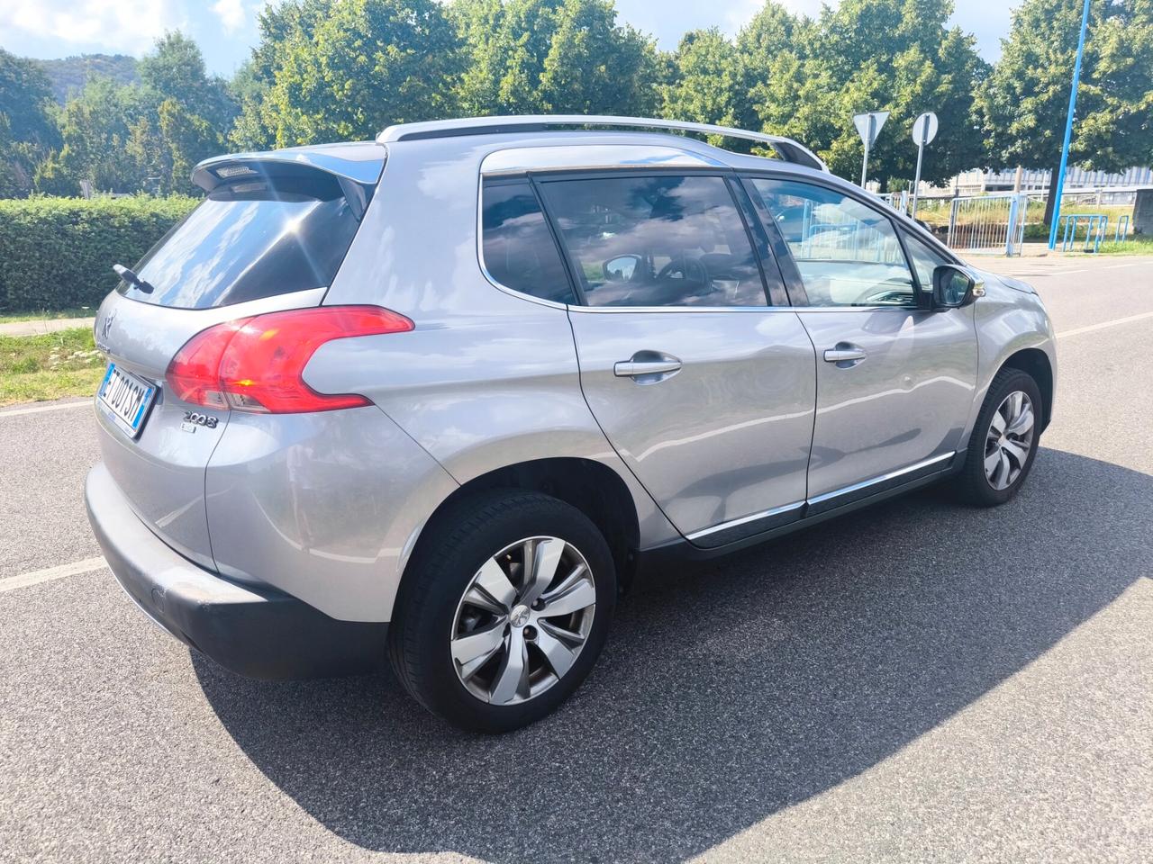 PEUGEOT 2008 1,6 HDI ALLURE- CAMBIO AUTOMATICO- KM 110000